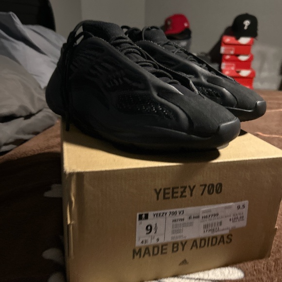 Yeezy 700 v3 alvah main image 5